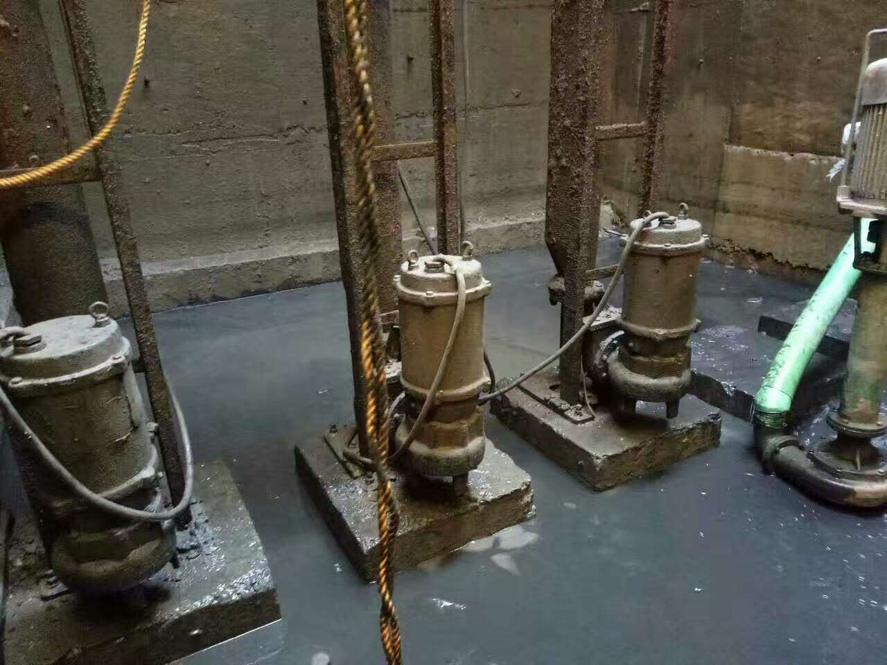 延长污水池清理