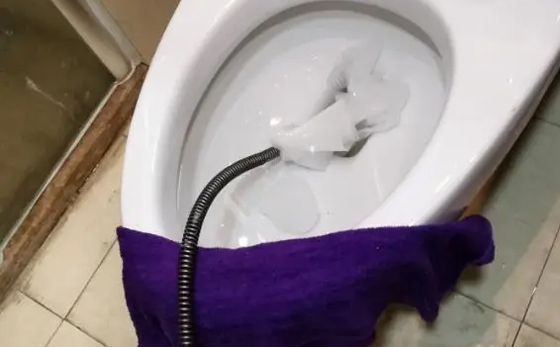 延长马桶疏通